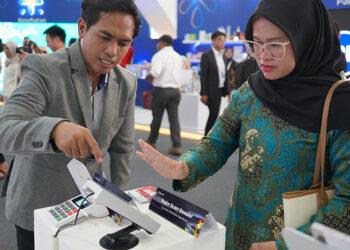 Telkomsel Pamerkan Beragam Solusi AI Terkini di KSTI Indonesia 2025