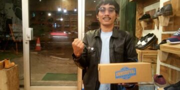 Achmad Zaki Yammani, Berbisnis Sepatu Gara Gara Punk Rock