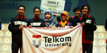 Tim Roobics Tel-U Juara 3 Kontes Robot Indonesia (KRI) 2016