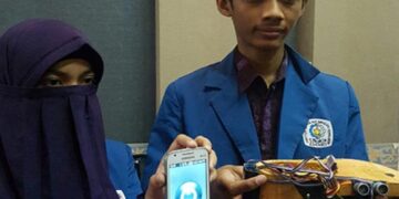 Mahasiswa ITS Buat Sandal Khusus Tunanetra