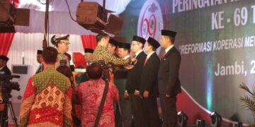 Achmad Zaky Terima Kehormatan Satyalancana Wira Karya