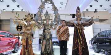 Lexus Parade Busana Nasional di GIIAS 2016