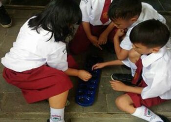 Permainan Tradisional Anak Bendung Demam Pokemon Go