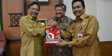 Gresik Raih Penghargaan Smart City Nusantara 2016
