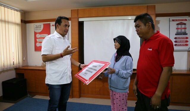 Wujud BUMN Hadir untuk Negeri Telkom Group Salurkan Bantuan Bencana Banjir Garut
