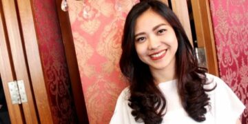 Dhini Hidayati : Tinggalkan Kemapanan Untuk GandengTangan