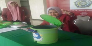 Mahasiswa UM Surabaya Buat Tong Sampah Pintar