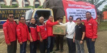 Jaringan Normal, Telkomsel Serahkan Bantuan bagi Korban Bencana