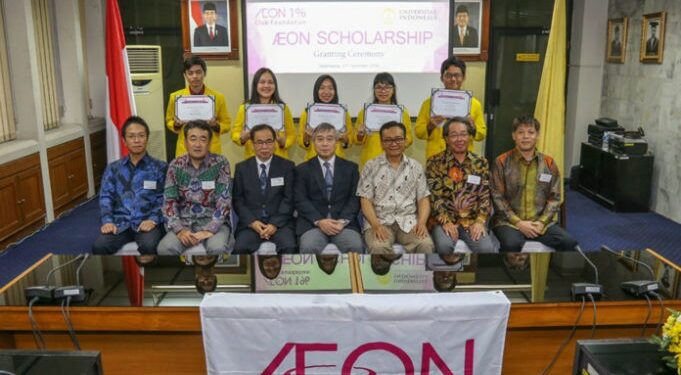 AEON Berikan Beasiswa Bagi 5 Mahasiwa UI Berprestasi