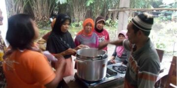 Mahasiswa UGM Bina Peternak Susu Di Sleman Tingkatkan Pendapatan