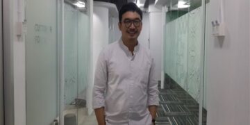 Rowland Asfales : Memproduksi Sepatu Ramah Lingkungan Yang Trendi