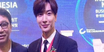 Lee Teuk Undang Jokowi Nonton Konser Super Junior