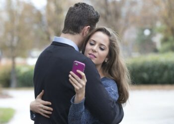 Lebih Baik Putus Cinta Daripada Kehilangan Smartphone