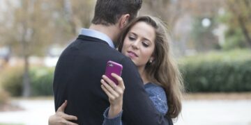 Lebih Baik Putus Cinta Daripada Kehilangan Smartphone