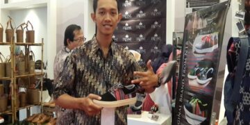 M. Firdaus Abdulloh : Bikin Tenun NTB Mendunia Lewat Sepatu Selo
