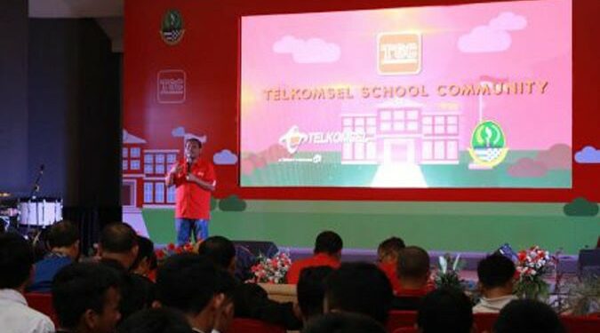 Telkomsel School Community Digitalkan Sekolah di Jawa Barat