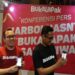 Orang Indonesia Berbelanja di Waktu Kerja