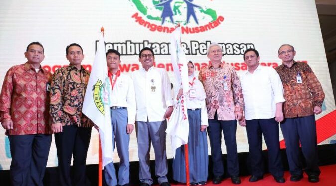 Telkom dan Krakatau Steel Melepas 20 Siswa Banten ke Lampung Mengikuti Program Siswa Mengenal Nusantara