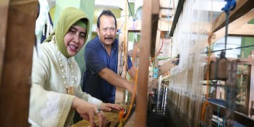 Tenun Tradisional Harus Produktif
