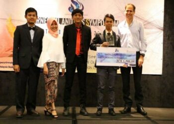 Tim Indonesia Jadi Juara Pertama Desain Oil Rig di Malaysia