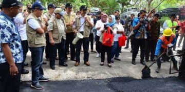 Sampah Plastik Diuji Cobakan Jadi Aspal