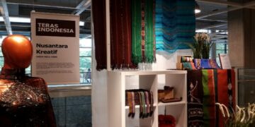 Produk UKM Batik, Tenun dan Tas Kain Hadir di Teras Indonesia