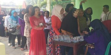 Amartha Berikan Akses Kacamata Gratis Bagi Warga Pedesaan