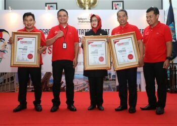 Telkom Serahkan Apresiasi Smart City Readiness 2017  kepada 52 Pemerintah Daerah di Seluruh Indonesia