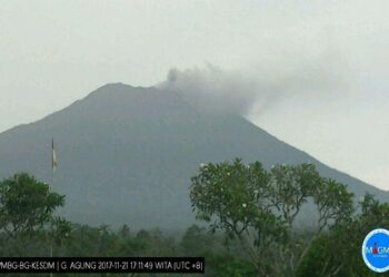 Pantau Aktivitas Gunung Agung via Aplikasi Ini