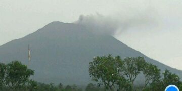 Pantau Aktivitas Gunung Agung via Aplikasi Ini
