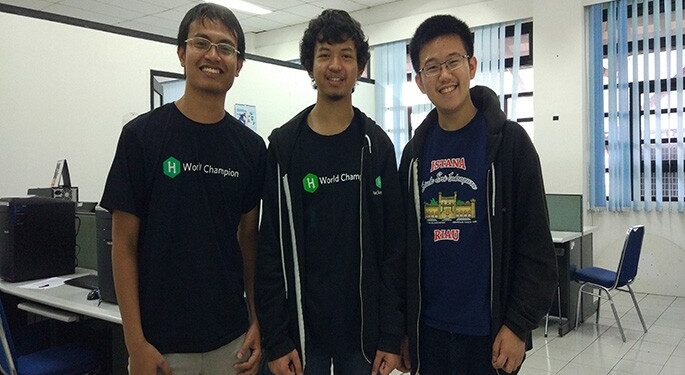 Tim Ainge ST ITB  Peringkat 4 IEEEXtreme Programming Competition 11.0