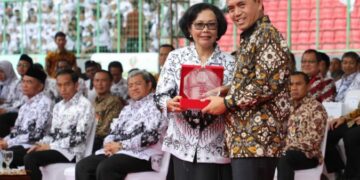 Penghargaan PGRI untuk Indonesia Digital Learning  Telkom Dorong Peningkatan Kompetensi Guru di Bidang ICT