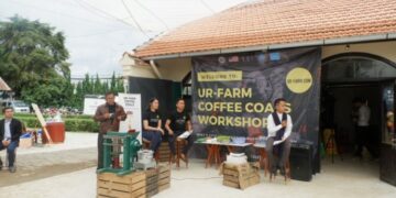 Ur-Farm Ajari Petani Cara Olah Limbah Kulit Kopi Jadi Bio-Briket