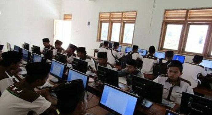 SMA Negeri 20 Surabaya Sambut Sekolah Menuju 100% Digital