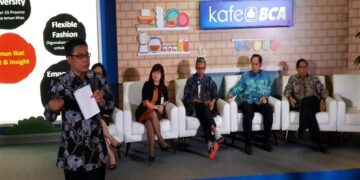 Ganti Seragam, BCA Libatkan Pengrajin Tenun dan Desainer Lokal