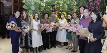 Central Department Store Rayakan Ulang Tahun ke-4 Dengan Bunga