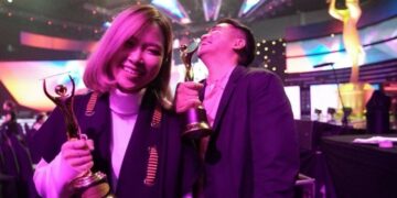 Melalui Single “Money Honey #CountMEin”, Dipha Barus & Monica Karina Raih 2 Penghargaan di AMI 2018