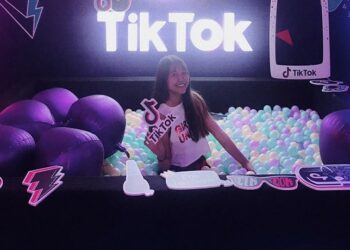Dinda Cassanova Beraksi di Panggung Pesta Akhir Tahun TikTok Se Asia Tenggara