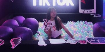Dinda Cassanova Beraksi di Panggung Pesta Akhir Tahun TikTok Se Asia Tenggara