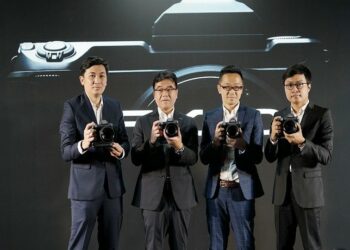Kamera Fujifilm GFX100 Dengan Sensor 102MP