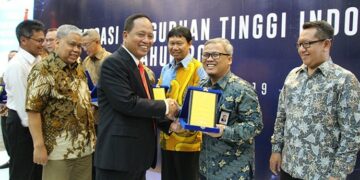 Telkom University Raih Peringkat Pertama PTS di Indonesia
