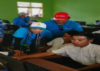 Peran Aktif Telkom dalam Sinergi BUMN di NTT  Menteri BUMN Serahkan Bantuan Broadband Learning Center dan Sambungan Elektrifikasi