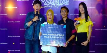 Pensi SMAN 99 dan SMA Regina Pacis Juara Kakatua Awards 2019