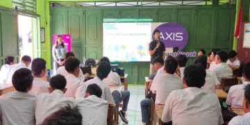 Edukasi Bijak Bersosial Media di 100 SMA/SMK se-Jabodetabek