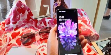 Samsung Galaxy Z Flip,  Ponsel Layar Lipat Penuh Ekspresi