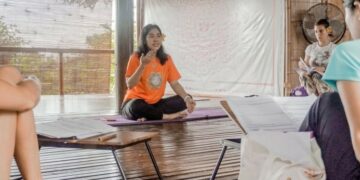 Ningrum Ambarsari : Memasyarakatkan Yoga Lewat Komunitas