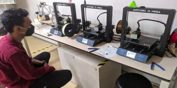 Sampoerna University Produksi Pelindung Wajah Dengan Teknologi 3D