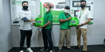 StickEarn dan Grab Berbagi Sembako Kepada Mitra Pengemudi