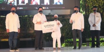 Menteri BUMN Bagikan 100.000 Paket Bantuan TelkomGroup Bagi Masyarakat Terdampak COVID-19 melalui Pemberdayaan 1.300 UMKM