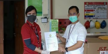 J&T Express Tangerang Salurkan Bantuan APD Dan Masker Bagi RS Rujukan Covid-19